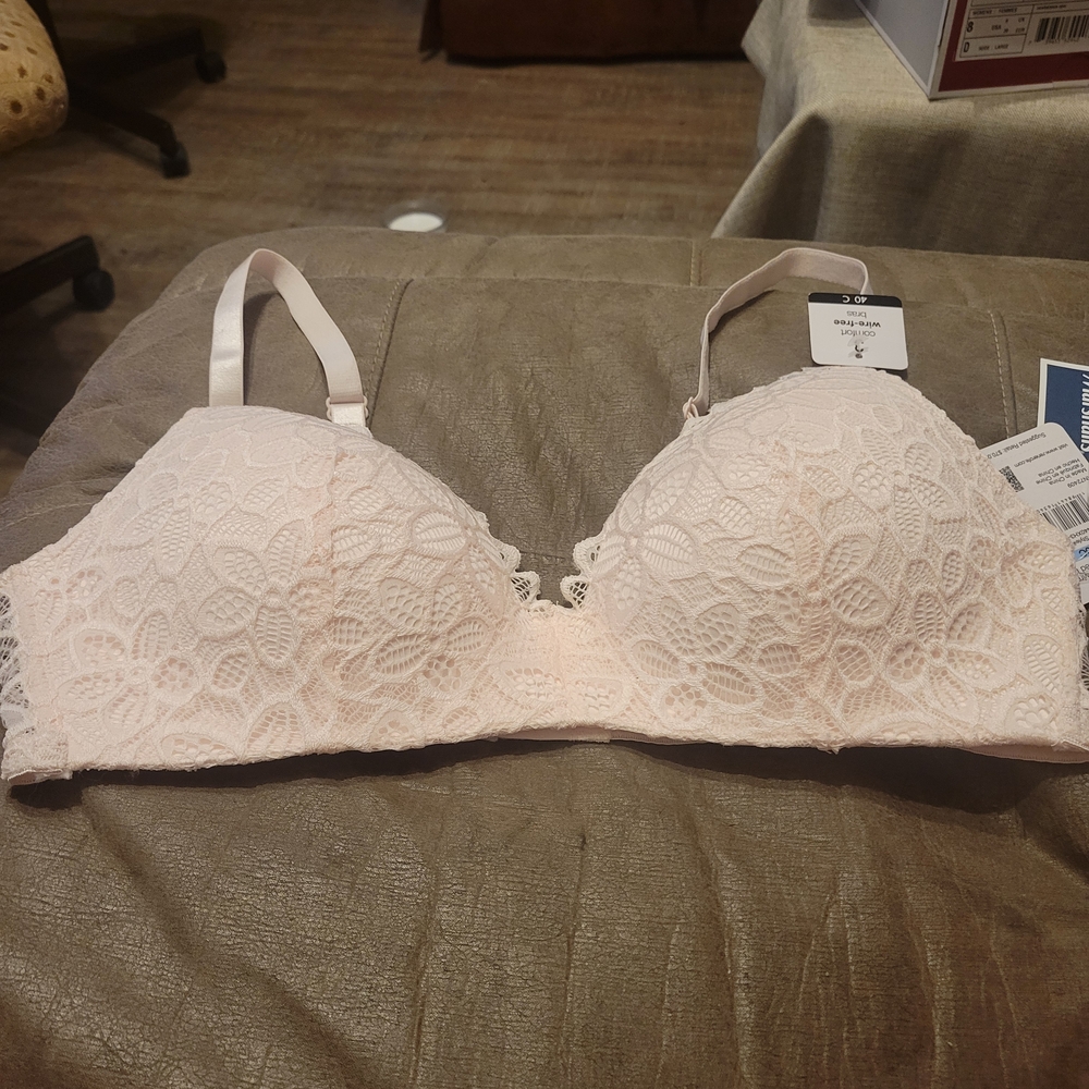 2 Rene Rofe Lace Bras - Picture 5 of 7